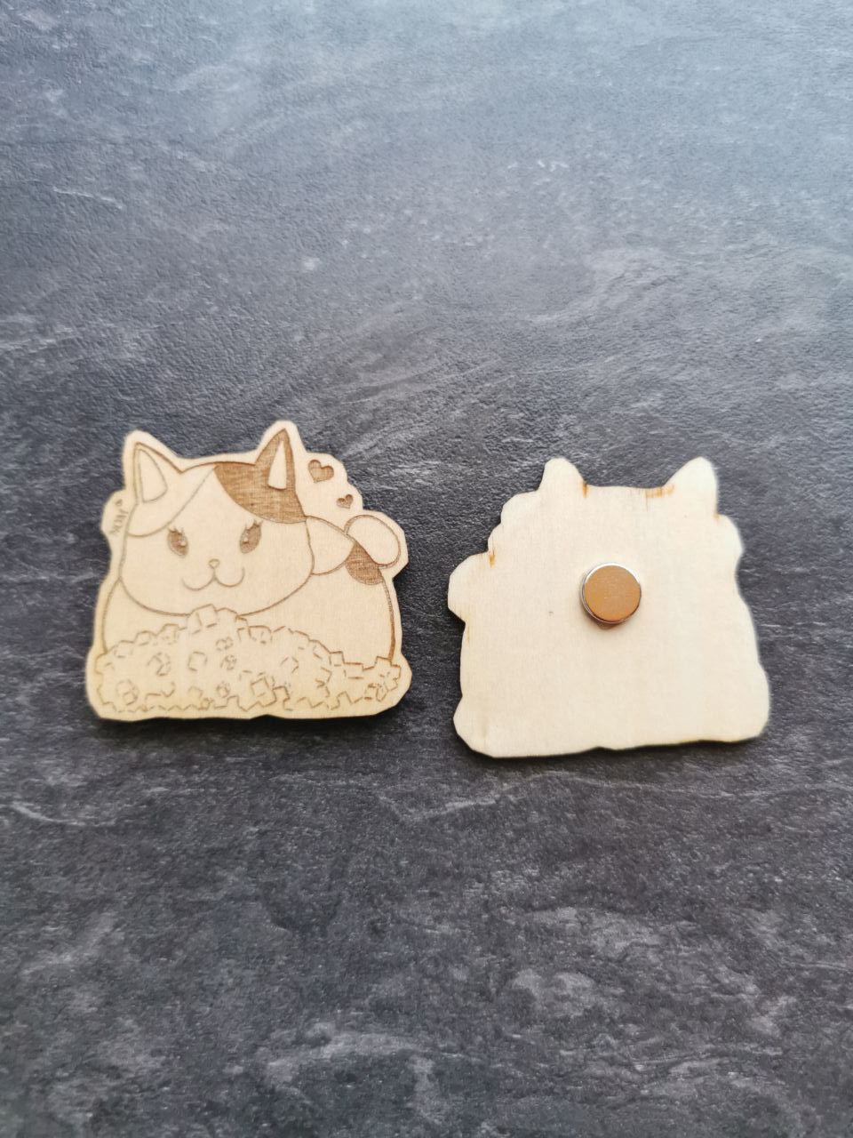 FFXIV Magnete und Pins aus Holz